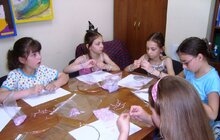 Фото 9: Діти з багатодітних родин власноруч виготовляли подарунки своїм матерям