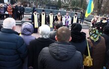 Фото 17: Львів’яни вшанували Героїв Небесної Сотні на Личаківському кладовищі