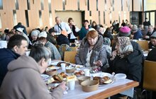 Фото 6: У Львові приготували Великодній сніданок для потребуючих людей