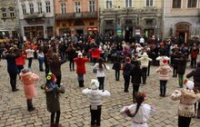 Фото 24: Львівські школярі продемонстрували шаховий флеш-моб «Шахова корона»