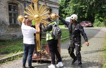 Фото 8: Історичний хрест із собору Святого Юра повернуть на купол до Покрови