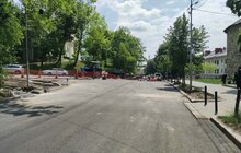 Фото 8: На вул. Винниченка стелять нижній шар асфальту і перемощують бруківку на примиканні до нового покриття