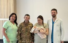 Фото 6: Десять років мріяли про дитину: в лікарні святої Анни у захисника народилась донечка