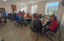 Фото 4: Для тих, хто не має дому: у притулку на вул. Кирилівській організували святковий сніданок