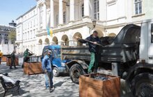 Фото 17: На вул. Л. Українки відремонтували тротуар та висаджують клени