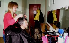 Фото 1: Бабусі Львівського територіального центру взяли участь в акції «Весна іде, красу несе» (Фоторепортаж)