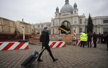 Фото 14: Реконструкція пл. Двірцевої: тривають роботи з влаштування каналізаційного колектора, а з 25 березня закривають проїзд до Автостанції