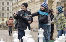Фото 18: Стартувала вулична гра у шахи на головній площі міста