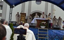 Фото 25: Сьогодні на парафії св. Папи Івана Павла ІІ освятили пам’ятник на його честь