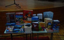 Фото 1: Школярам міста Суми подарували 60 книг львівських видавництв