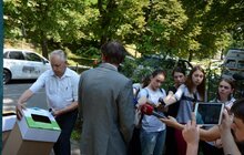 Фото 3: Всі контейнерні майданчики Львова ознакують наліпками з роздільним сортуванням відходів