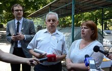 Фото 4: Всі контейнерні майданчики Львова ознакують наліпками з роздільним сортуванням відходів