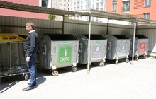Фото 13: Всі контейнерні майданчики Львова ознакують наліпками з роздільним сортуванням відходів