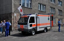 Фото 1: «Ця машина спеціально виготовлена, враховуючи потреби військових медиків», - А. Садовий про машину швидкої допомоги, яку місто передало військовому госпіталю