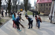 Фото 3: У Львові розпочали прибирання парків та весняну висадку дерев