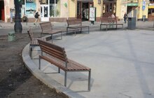 Фото 17: На пр Свободи облаштували 30 нових лавок та 15 урн