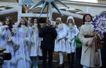 Фото 9: Звізду Миру та десятки інших різдвяних зірок пронесли Львовом учасники Ходи звіздарів