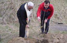 Фото 5: У Львові відновлювали Черешневий гай Климентія Шептицького