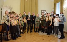Фото 23: Пластуни передали міському голові Львова Вифлеємський вогонь миру
