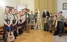 Фото 25: Пластуни передали міському голові Львова Вифлеємський вогонь миру