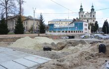 Фото 5: Реконструкція вул. С. Бандери: з боку вул. Чупринки прокладають трамвайні плити