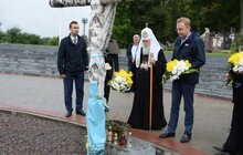 Фото 3: Мер Львова з Патріархом Філаретом та Владикою Димитрієм вшанували новітніх Героїв на Личакові