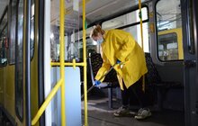 Фото 7: Дезінфекція електротранспорту продовжується: миття відбувається щоночі, а у вагонах встановлені дезінфікатори