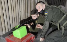 Фото 9: Учні 9-11 класів навчаються стрільбі та домедичної допомоги в інструкторів Нацгвардії