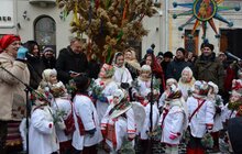 Фото 9: Різдвяного Дідуха встановили у Львові в переддень Різдва