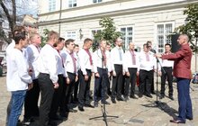 Фото 1: На площі Ринок відкрили фотовиставку, присвячену 30-літтю ІІІ відродження УАПЦ