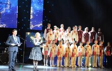 Фото 3: Під час урочистої академії в Оперному театрі міський голова вручив два Золоті герби міста Львова – Олексію Сухому та Івану Гайді