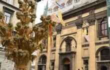 Фото 1: Львів розпочав святкувати Різдво встановленням Дідуха