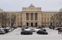 Фото 1: Площа біля пам’ятника Івану Франку перетворюється на парковку