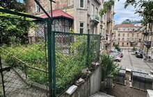 Фото 7: На вулиці Франка ремонтують 120-річну підпірну стінку зі сходами