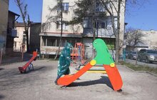 Фото 13: На території Львова проводять миття і дезінфекцію дитячих майданчиків