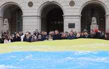 Фото 8: У центрі Львова урочисто заспівали Державний Гімн України та розгорнули синьо-жовтий стяг