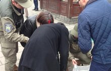Фото 6: 500 букетів первоцвітів було вилучено під час проведених рейдів