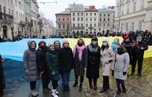 Фото 10: У центрі Львова урочисто заспівали Державний Гімн України та розгорнули синьо-жовтий стяг