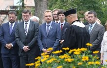 Фото 1: У Львові делегація з Головою Палати депутатів Парламенту Чеської Республіки поклала квіти до пам’ятної дошки Президенту Т. Г. Масарику