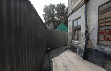 Фото 5: На пішохідній вулиці Старій усувають самовільно встановлені брами, що перешкоджають руху