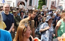 Фото 5: Похорон Ірини Фаріон: на Личаківському кладовищі у Львові зібралось кілька тисяч людей (фото, відео)