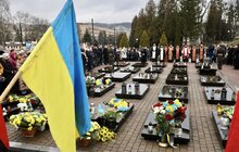 Фото 2: З нагоди Дня пам'яті Героїв Небесної Сотні у Львові підняли прапор Андрія Дигдаловича, який загинув на Майдані (відео)