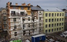 Фото 9: Чотири місяці після ракетного обстрілу на вул. Коновальця: учні вчаться у своїх класах, домівки мешканців відновлюють (відео)