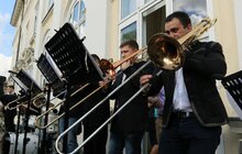 Фото 8: На балконі міського голови грали джаз
