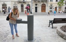 Фото 3: На площі Ринок запрацював питний фонтанчик