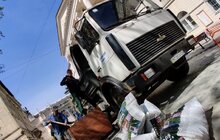 Фото 26: На вул. Л. Українки відремонтували тротуар та висаджують клени