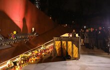 Фото 18: День Гідності та Свободи: на Меморіалі пам’яті Героїв Небесної Сотні на фортепіано виконали твори Майдану
