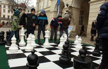 Фото 4: Стартувала вулична гра у шахи на головній площі міста