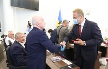 Фото 6: З нагоди Дня Державного Прапора депутати 1-го демократичного скликання отримали відзнаки від громади міста