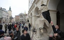 Фото 11: До Дня студента львівських левів одягнули у мантії
